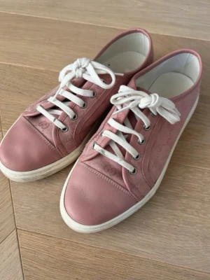 Gucci skor  - Snygga rosa Gucci skor. Låda, dustbag å snören medföljer💗 langa prisförslag 