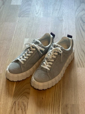 Eytys Grå chunky Sneakers  - Blue-Gray Suede Eytys Shoes Used only a few times, no box included A small unnoticeable stain on the last picture.