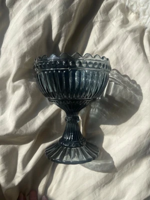 iittala skål - Fin oanvänd Mariskooli skål från iittala i mörkgrå färg  Säljer då jag fick i present, men redan har en😅 Nypris- 579, säljer för 300kr