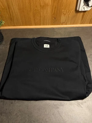 CP Company Longsleeve  - Riktigt fint skick, inga hål eller fläckar, strl M tts. 