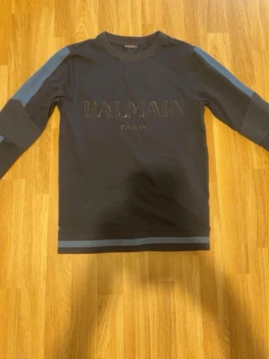 Balmain tröja - Balmain tröja som har blivit använd men har inga skador
