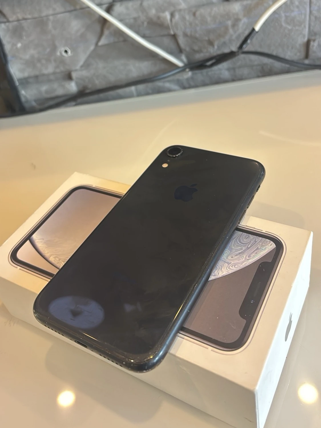 Svart iPhone XR med originalkartong - 1