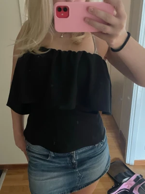 Snygg Zara topp! - En snygg off shoulder topp från Zara perfekt för fest !