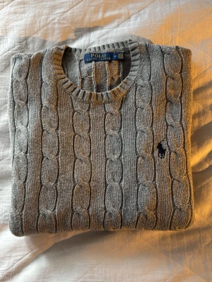 Ralph Lauren cable Knit - Säljer denna RL tröja i nyskick, size M