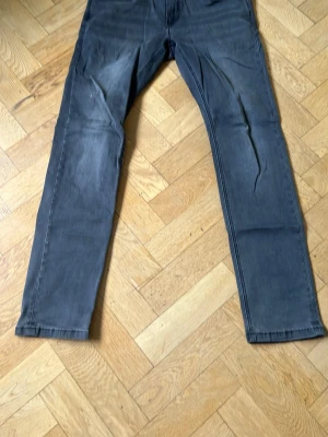 Selvedge Timezone jeans - Helt nya skick 10/10. Inga defekter storlek W31 L32 modellen är Slim scott
