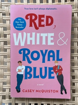Red, White & Royal Blue bok - Viss text är understruken.