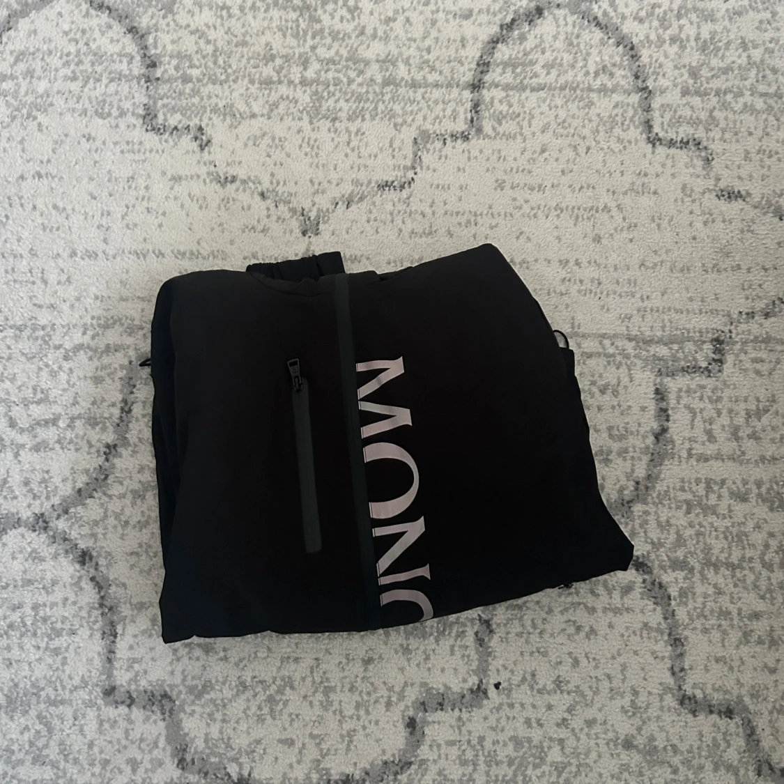 Svart vindjacka från Moncler med huva - 3