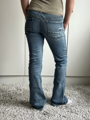 Jeans - Midjemått 34cm rakt över. Innerbensmått 74cm❣️