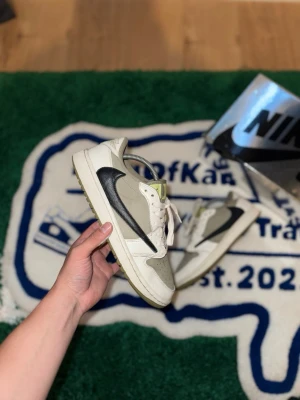 Air Jordan 1 Low Golf & Travis Scott Neutral Olive  - Air Jordan 1 Low Golf & Travis Scott Neutral Olive | Authentic ✅- Comes with legit check | Condition:8,25/10 | Size:42eu/8,5us | Only shoes  