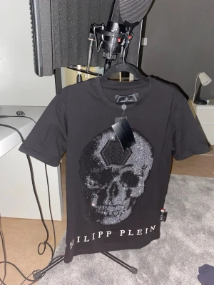 Svart Philipp Plein t-shirt med dödskalle - Helt ny t-shirt från Philipp Plein aldrig använd med taggen kvar