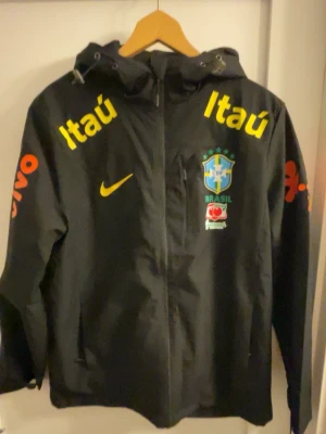 Brazil nike windbreaker - Fits m/s