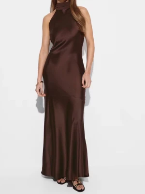 Satin klänning - En fin satin klänning i brunt från Gina tricot som ej är använd och endast provad. Den är jätte fin och passar perfekt till bröllop, fin sittning eller t.ex. bal.