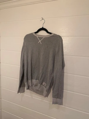 Tommy Hilfiger Grå Tröja M - Material: 100% Bomull, Storlek: M, Bra skick!!