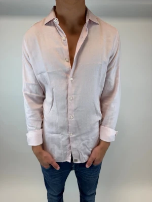 Sonrisa Skjorta  - Hej! Säljer nu denna väldigt snygga och eftertraktade Sonrisa casual skjorta i jerseypiké! Storlek M, Ny pris= 2700 kr! Säljs för= 1199 kr!