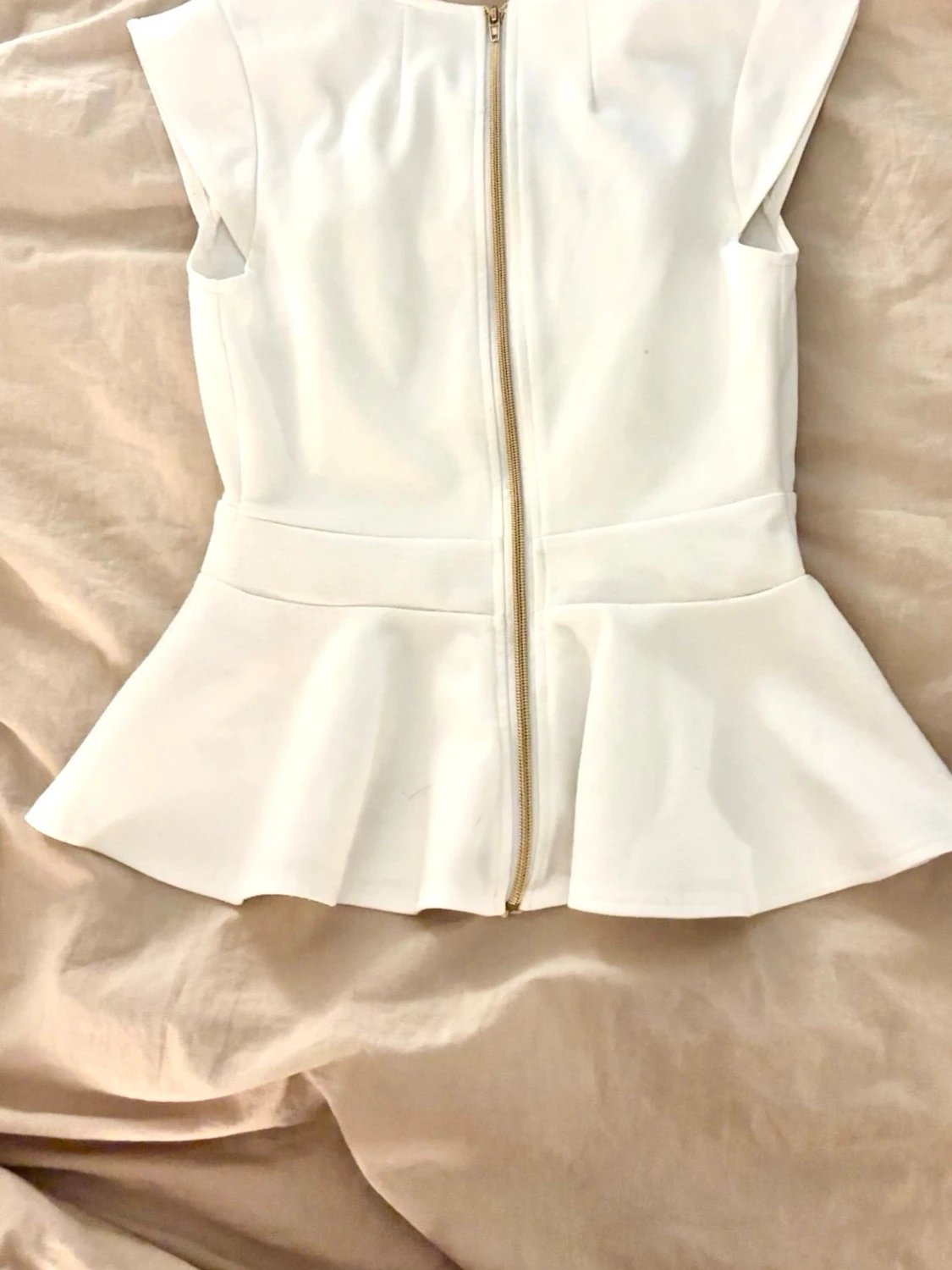 Vit peplum topp med v-ringning - 2