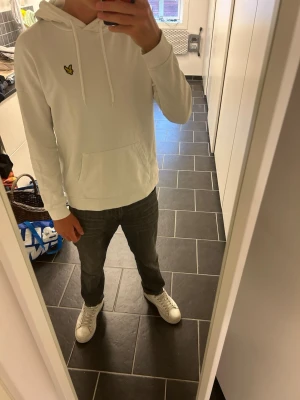 Hoodie - Säljer denna Hoodie som passar storlek S.