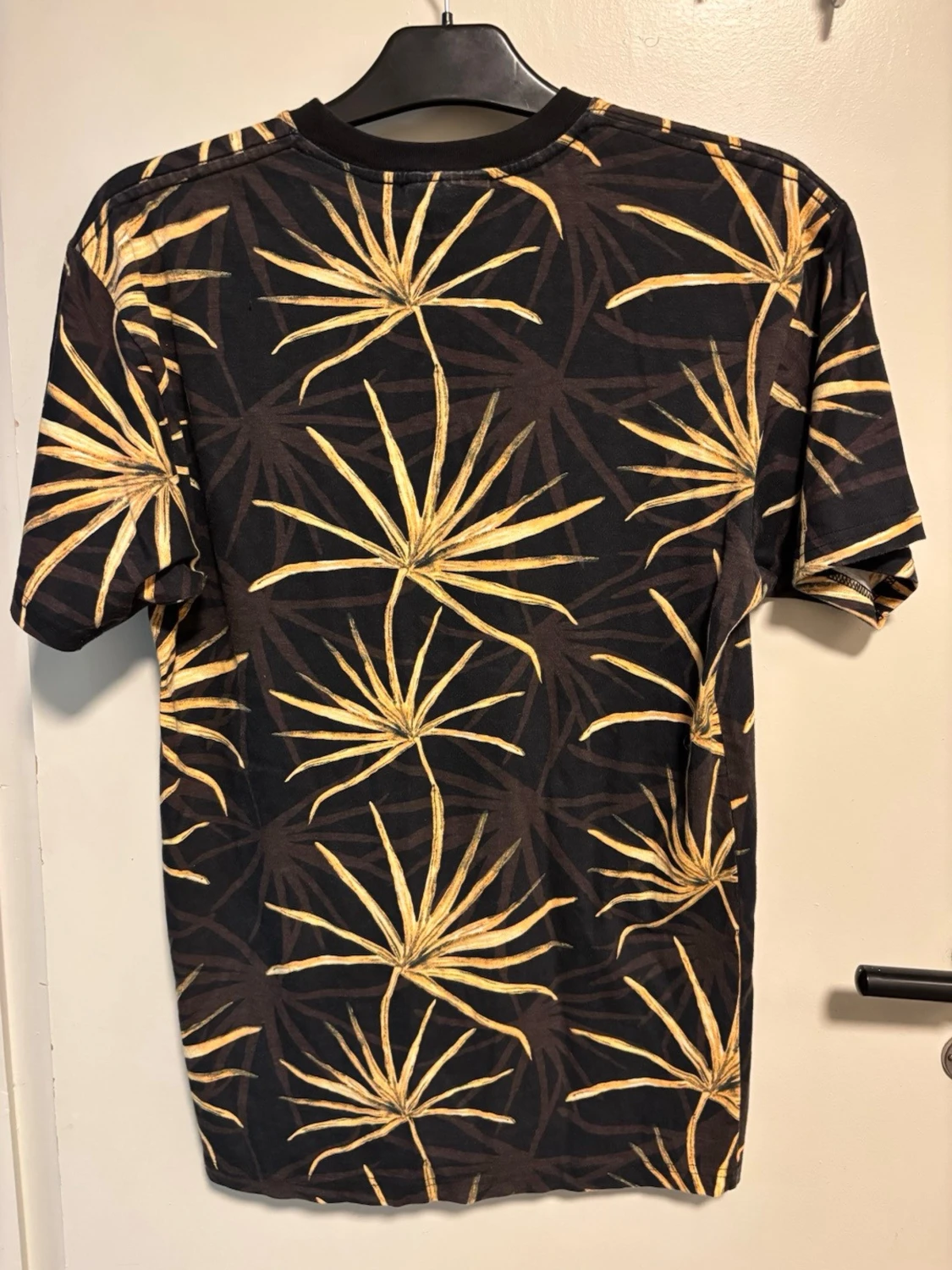 Svart t-shirt med gult palmtryck Vaillent - 2