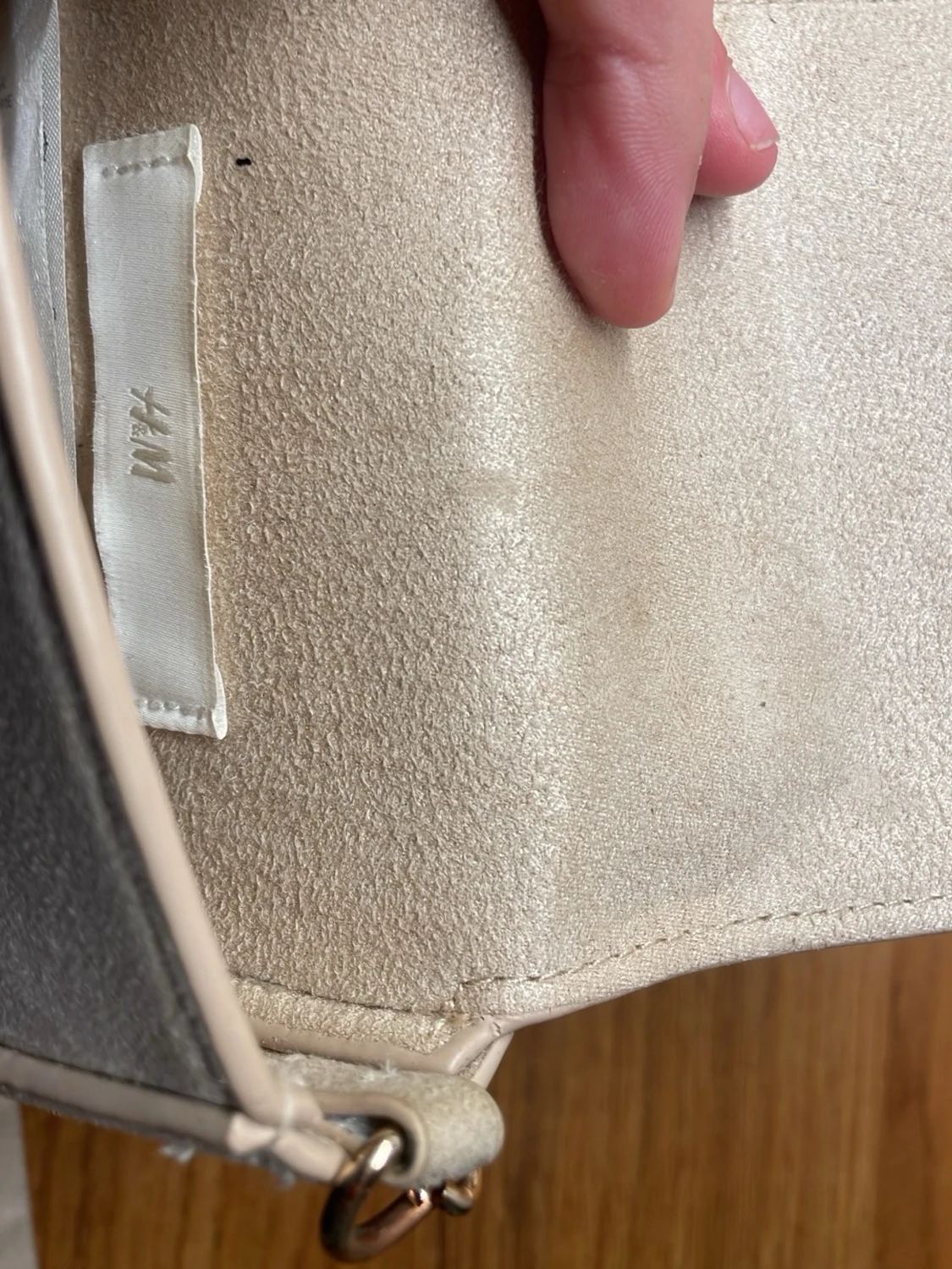 Beige axelväska med kedjerem - 3