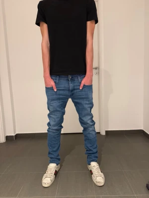 Replay Anbass jeans  - Säljer nu dessa feta Replay Anbass jeans, skriv för fler bilder/frågor😊
