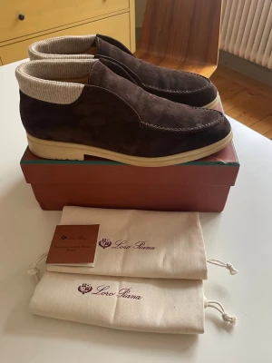 Loro piana open walk - Säljs inte längre! Storlek 42, kostar över 12.000kr nya. Kashmir i hälen. Hör av dig vid frågor 