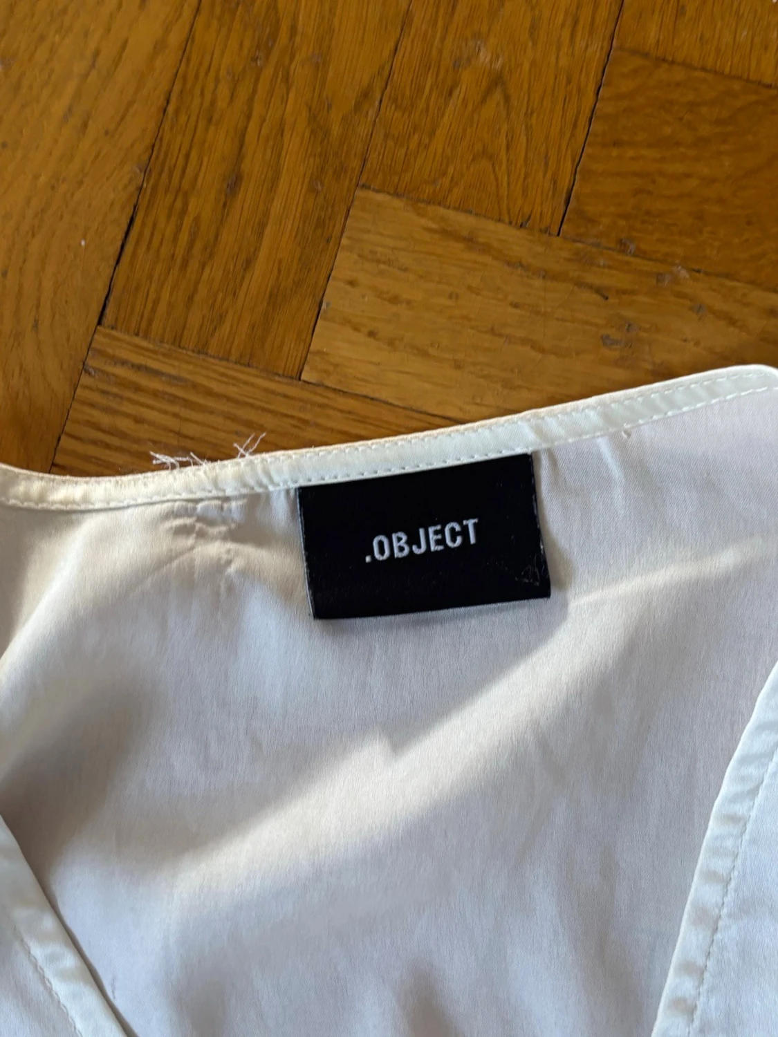 Vit omlottblus från Object - 1