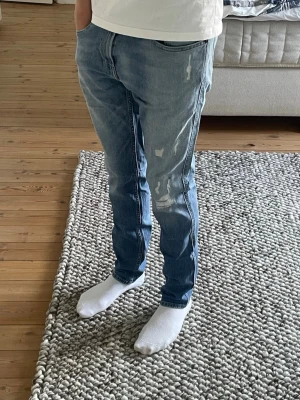 Replay anbass jeans  - Replay anbass jeans | Modell: Anbass | Inga defekter |Skriv vid någon fråga, fraktas snabbt 🙌   