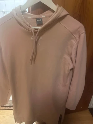 Lång puma hoodie  - Storlek S