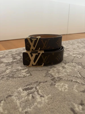 Bälte  - 349 kr för 1, 500 kr för båda. 