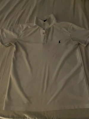 Polo Ralph Lauren Piketröja - Har använt i runt 2 månader och gillar inte längre. Är en fräsch tröja ser ut som ny. Storlek - S