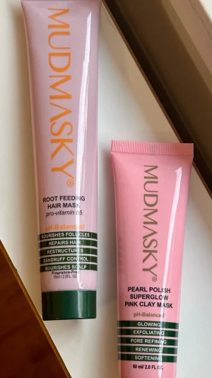 Mudmasky - hårmask och lermask - Hårmask och lermask från Mudmasky. Lermasken saknar ”folielock” under korken, var så vid köp, är givetvis inte använd!