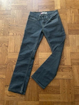 Levis 511 slim - Stiliga jeans från Levis strl 28/32