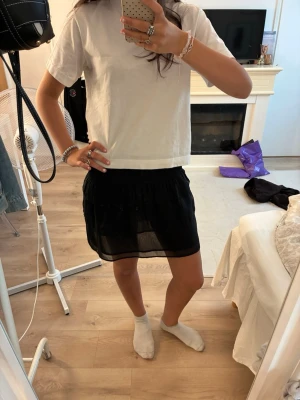 Svart kjol - Superfin svart kjol. Kolla gärna mina andra annonser! 💌