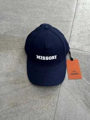 Missoni keps - Säljer 5 sprillans nya missoni kepsar. 100% äkta! Köper endast äkta. Kolla TikTok @nomielis