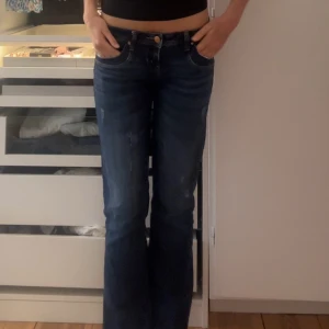 Ltb jeans - Säljer ltb jeans då de ej kommer till användning 😇Storlek 29/34 och sitter bra på mig som vanligtvis har 26-27. Sitter perfekt i längden, jag är 175cm💗