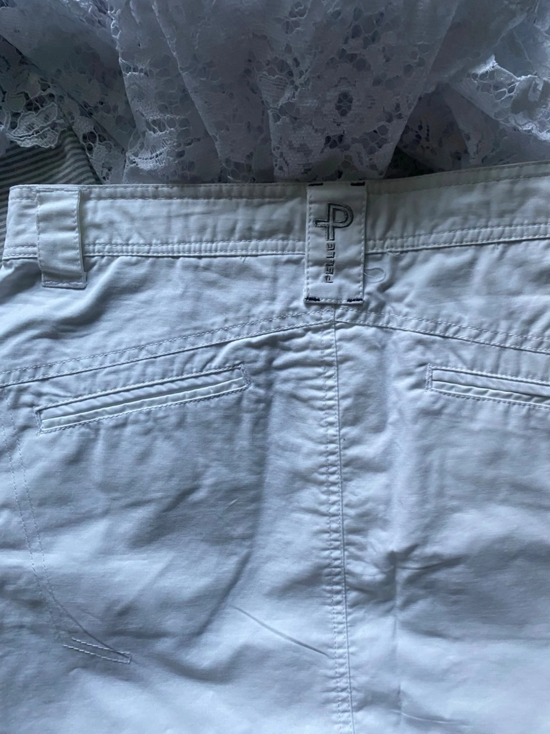 Vita shorts från Pelle P med brodyr - 2