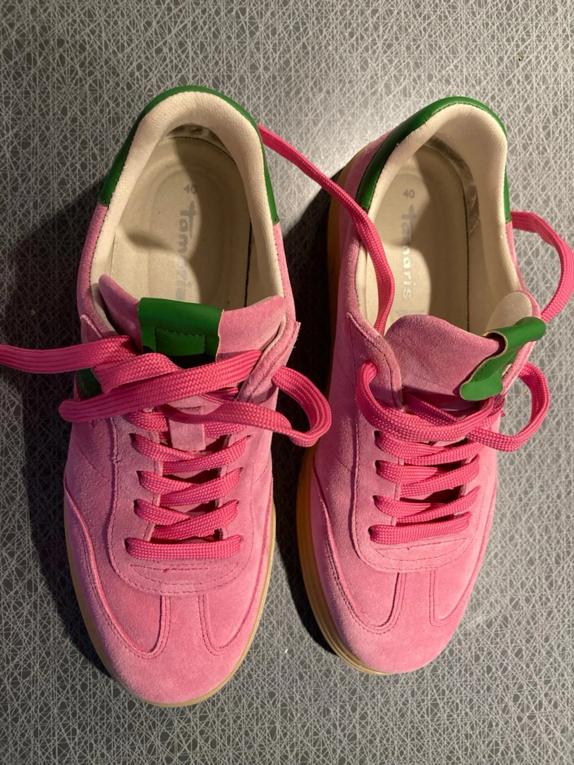 Rosa Tamaris sneakers med gröna detaljer