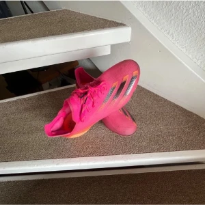 Fotbollsskor - Adidas fotbollsskor i fint skick. Använda fåtal gånger!
