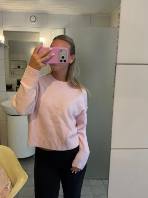 Rosa stickad Zara tröja - Fin stickad rosa tröja från Zara, helt oanvänd. 