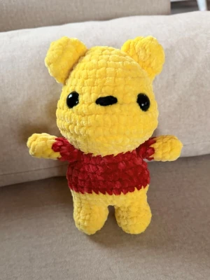 Virkad nallepuh  - Liten söt nalle puh, ca 15cm lång💛