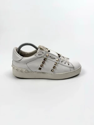 Valentino Rockstud Skor - Valentino Garavani Rockstud Sneakers | Storlek 35,5 | Skick 8,5/10 | Nypris ca 7 700 kr | 100% autentiska |