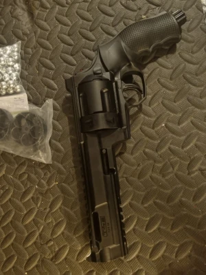 Home Defense Revolver Umarex T4E HDR 68 med Quick Piercing-system.  68cal Co2 - Några gummi kulor följer med o co2 