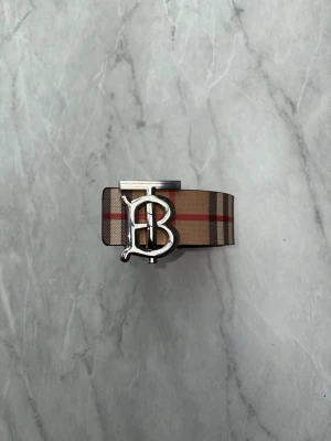 Burberry bälte  - Ett premium bälte perfekt för alla tillfällen!