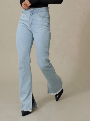 Ljusblå jeans med slits NA-KD x Hanna Schönberg - Använda enstaka gånger mycket fina