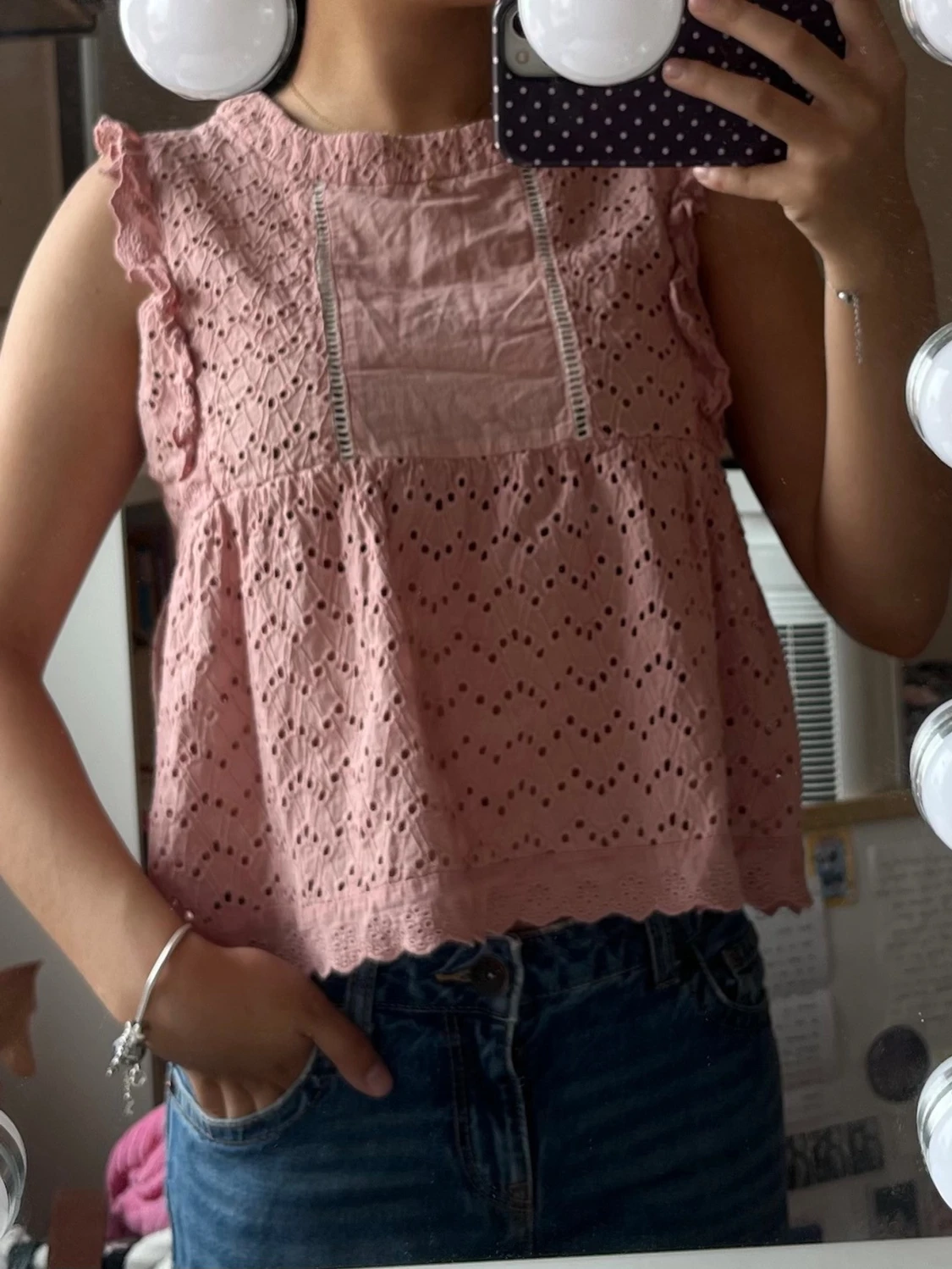 Rosa broderad blus med volang
