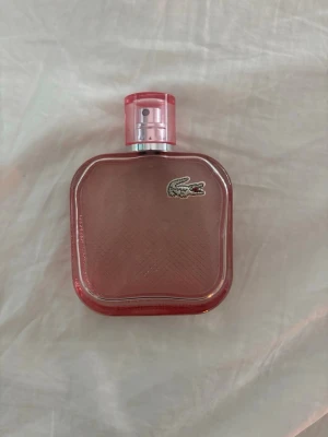 lacoste parfym - luktar otroligt gott! se sista bild!!