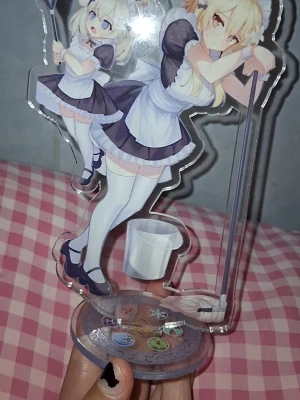Genshin Impact acrylic stand - En Genshin Impact acrylic stand med Lumine och Paimon.