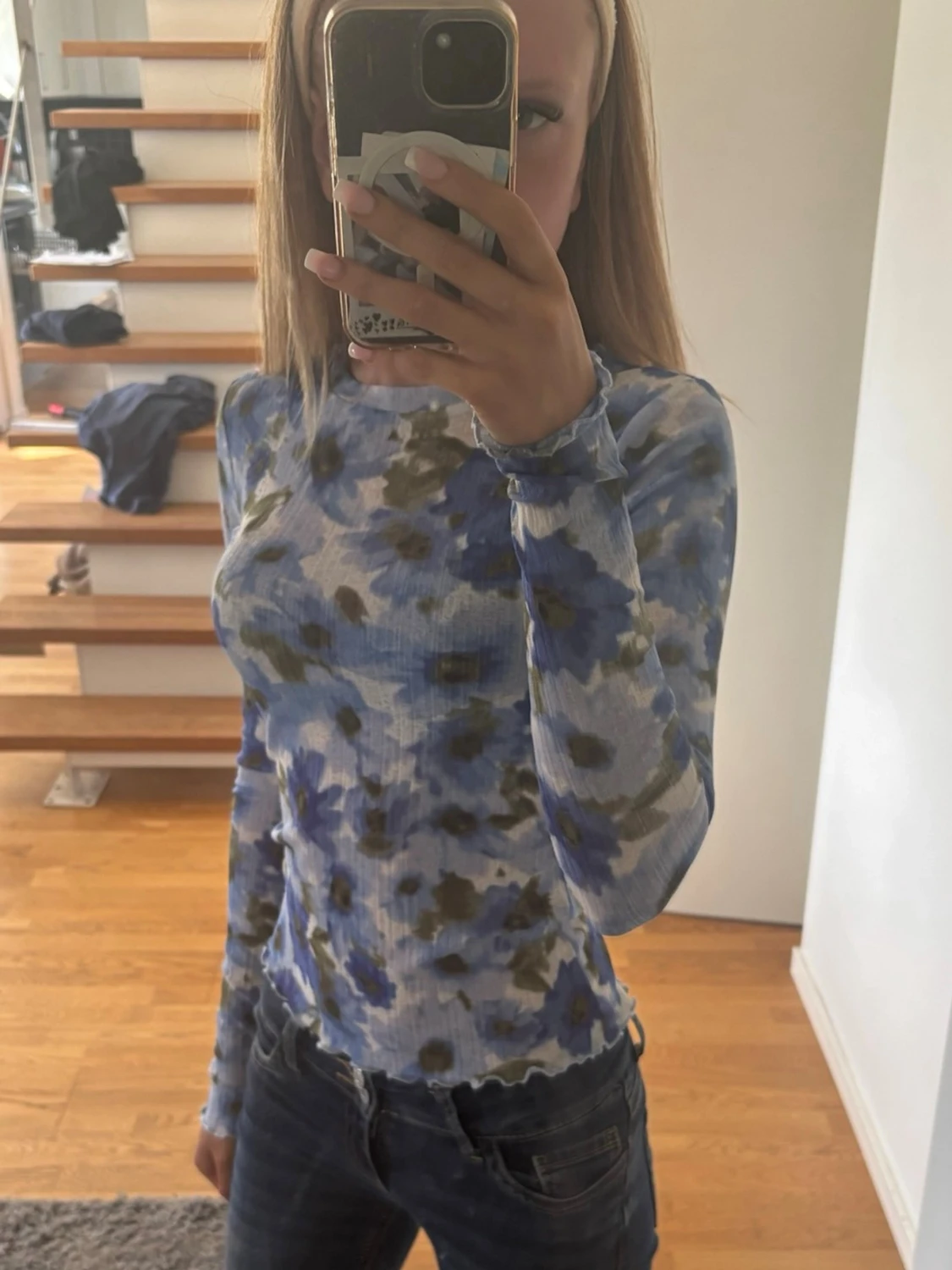 Blommig meshtröja från Lindex