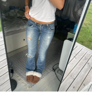 Lågmidjade jeans - Jeans med slitningar, har blivit lagade för bak❤️midjemått: 37-38cm, 80cm innerbenslängd