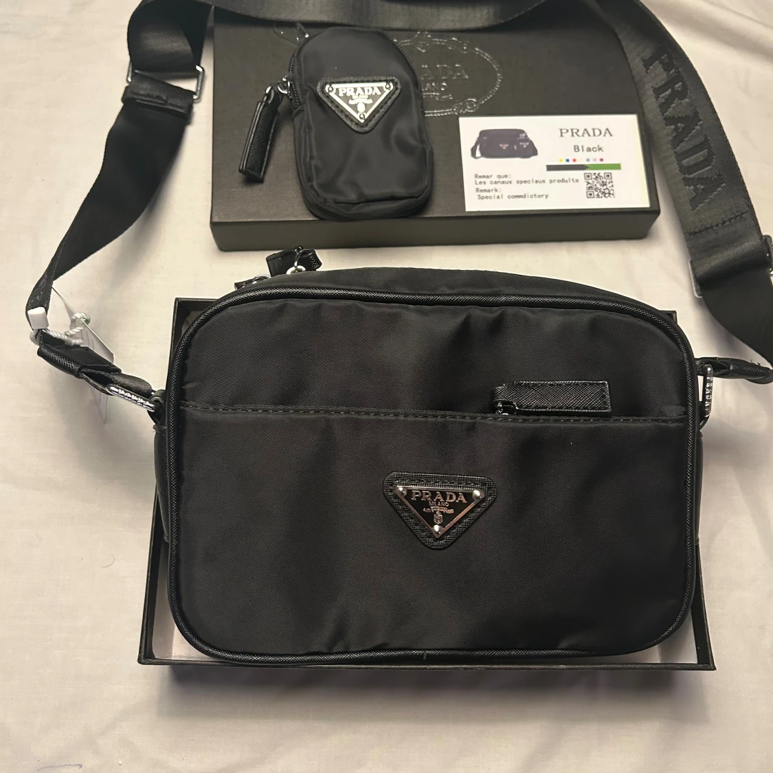 Svart Prada axelväska i nylon