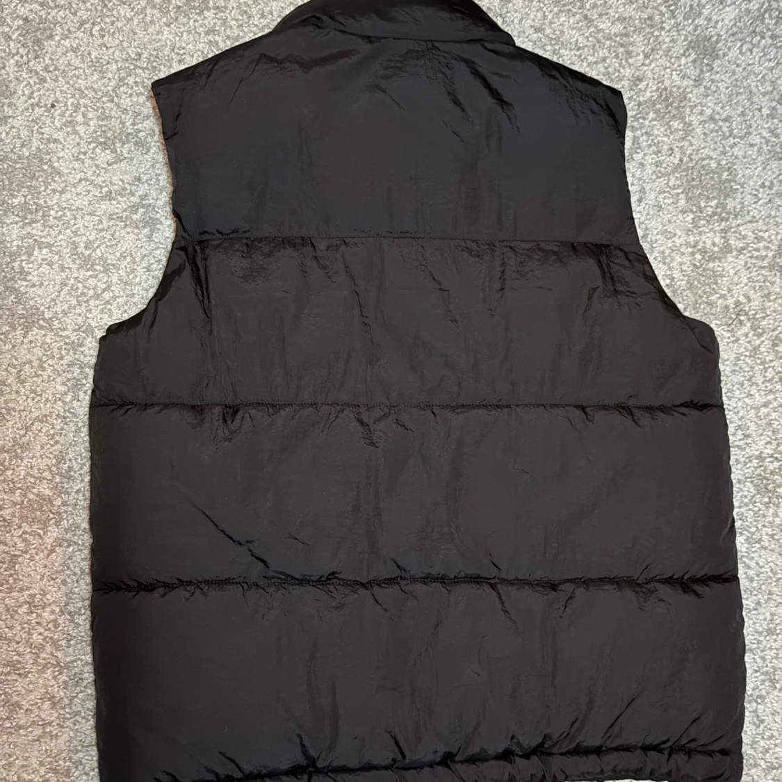 Svart dunväst   - 1